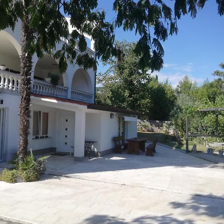 Apartman Nevia Lka Opric 외부 사진