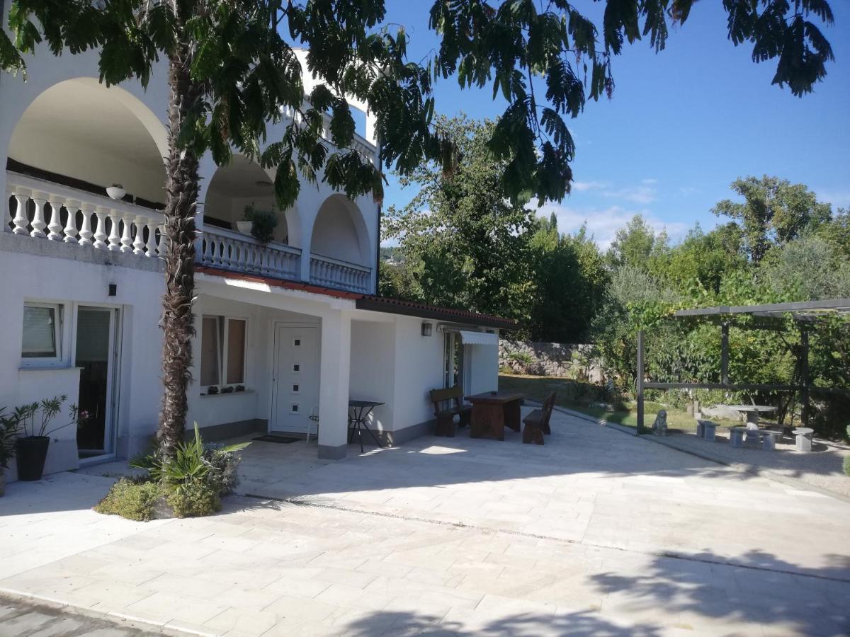 Apartman Nevia Lka Opric 외부 사진