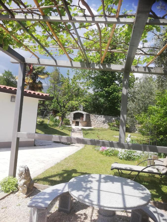 Apartman Nevia Lka Opric 외부 사진