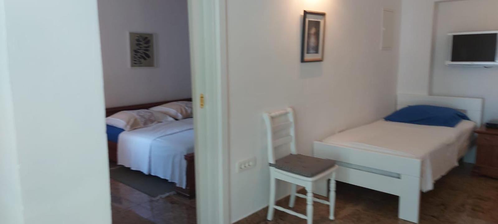 Apartman Nevia Lka Opric 외부 사진